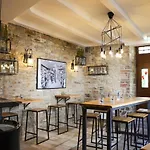 Boutiquehotel Burg Adenbach & Alter Weinbau Отель