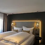 Boutiquehotel Burg Adenbach & Alter Weinbau Отель Бад-Нойенар-Арвайлер