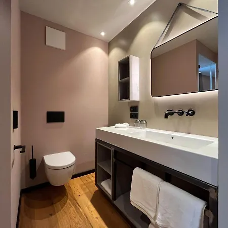 Otel Boutiquehotel Burg Adenbach & Alter Weinbau *