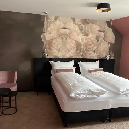 Boutiquehotel Burg Adenbach & Alter Weinbau *