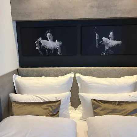 Отель Boutiquehotel Burg Adenbach & Alter Weinbau