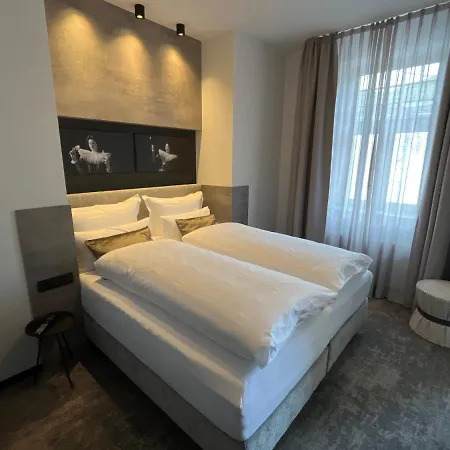 Отель Boutiquehotel Burg Adenbach & Alter Weinbau
