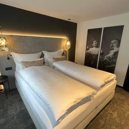 Otel Boutiquehotel Burg Adenbach & Alter Weinbau Bad Neuenahr-Ahrweiler