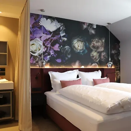 Boutiquehotel Burg Adenbach & Alter Weinbau Отель Бад-Нойенар-Арвайлер