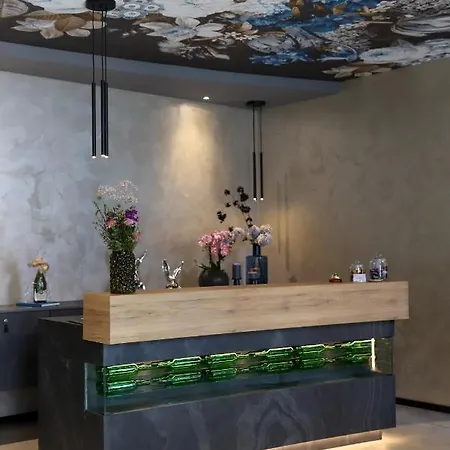 Otel Boutiquehotel Burg Adenbach & Alter Weinbau Bad Neuenahr-Ahrweiler