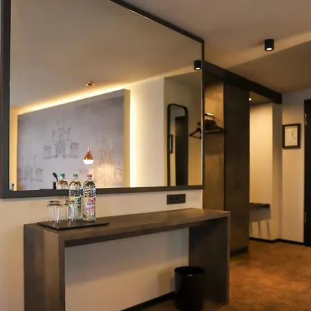 Otel Boutiquehotel Burg Adenbach & Alter Weinbau