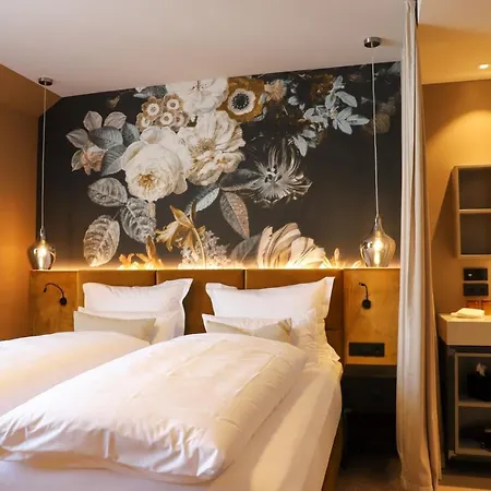 Otel Boutiquehotel Burg Adenbach & Alter Weinbau *
