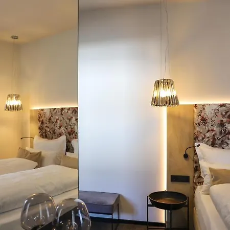 Boutiquehotel Burg Adenbach & Alter Weinbau *