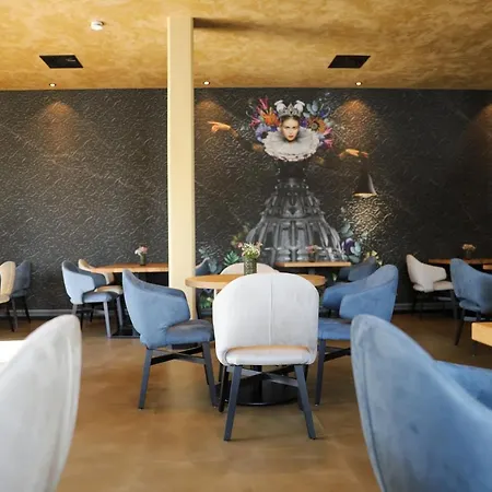 Otel Boutiquehotel Burg Adenbach & Alter Weinbau Bad Neuenahr-Ahrweiler