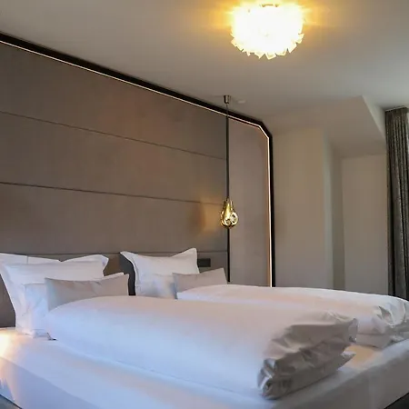 Boutiquehotel Burg Adenbach & Alter Weinbau Отель