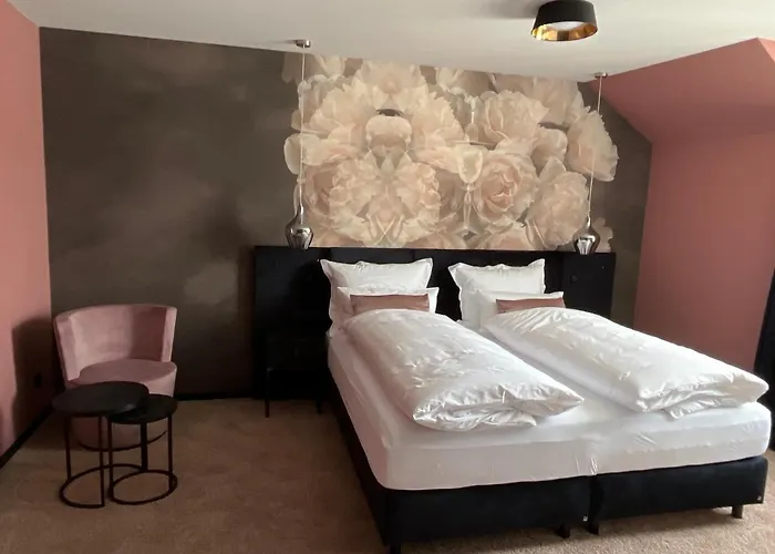 Boutiquehotel Burg Adenbach & Alter Weinbau *