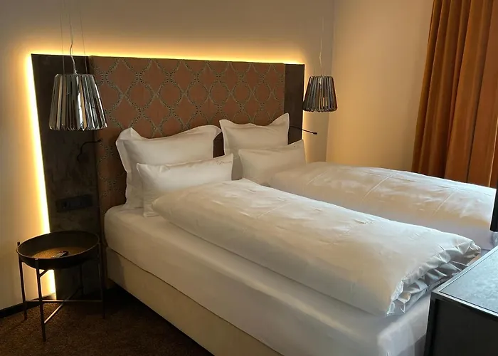 Hotel Boutiquehotel Burg Adenbach & Alter Weinbau *