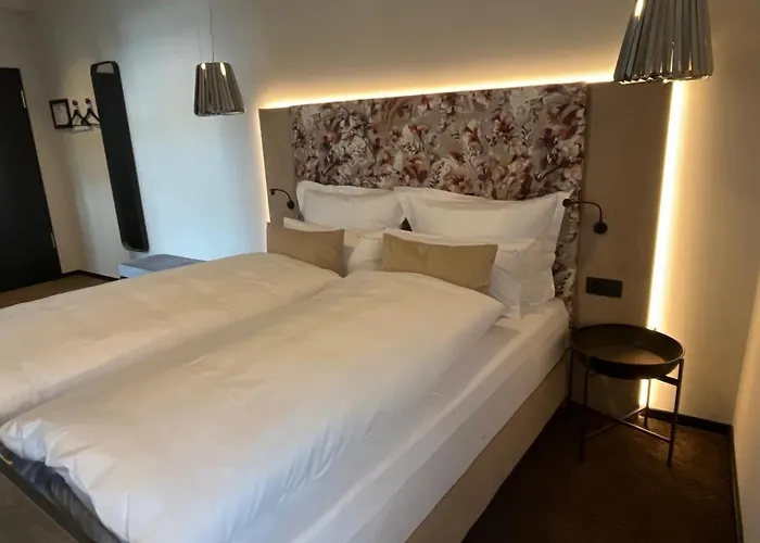 Boutiquehotel Burg Adenbach & Alter Weinbau Hotel *