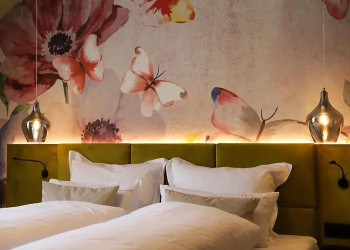 Boutiquehotel Burg Adenbach & Alter Weinbau *