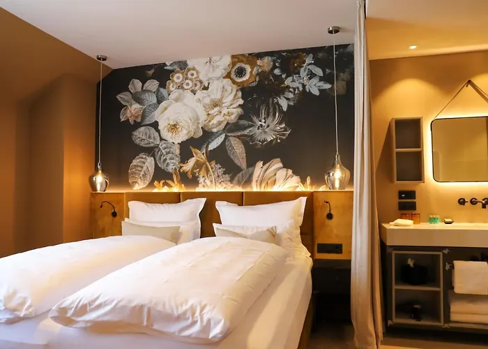 Hotel Boutiquehotel Burg Adenbach & Alter Weinbau *