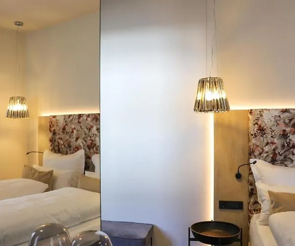 Boutiquehotel Burg Adenbach & Alter Weinbau *